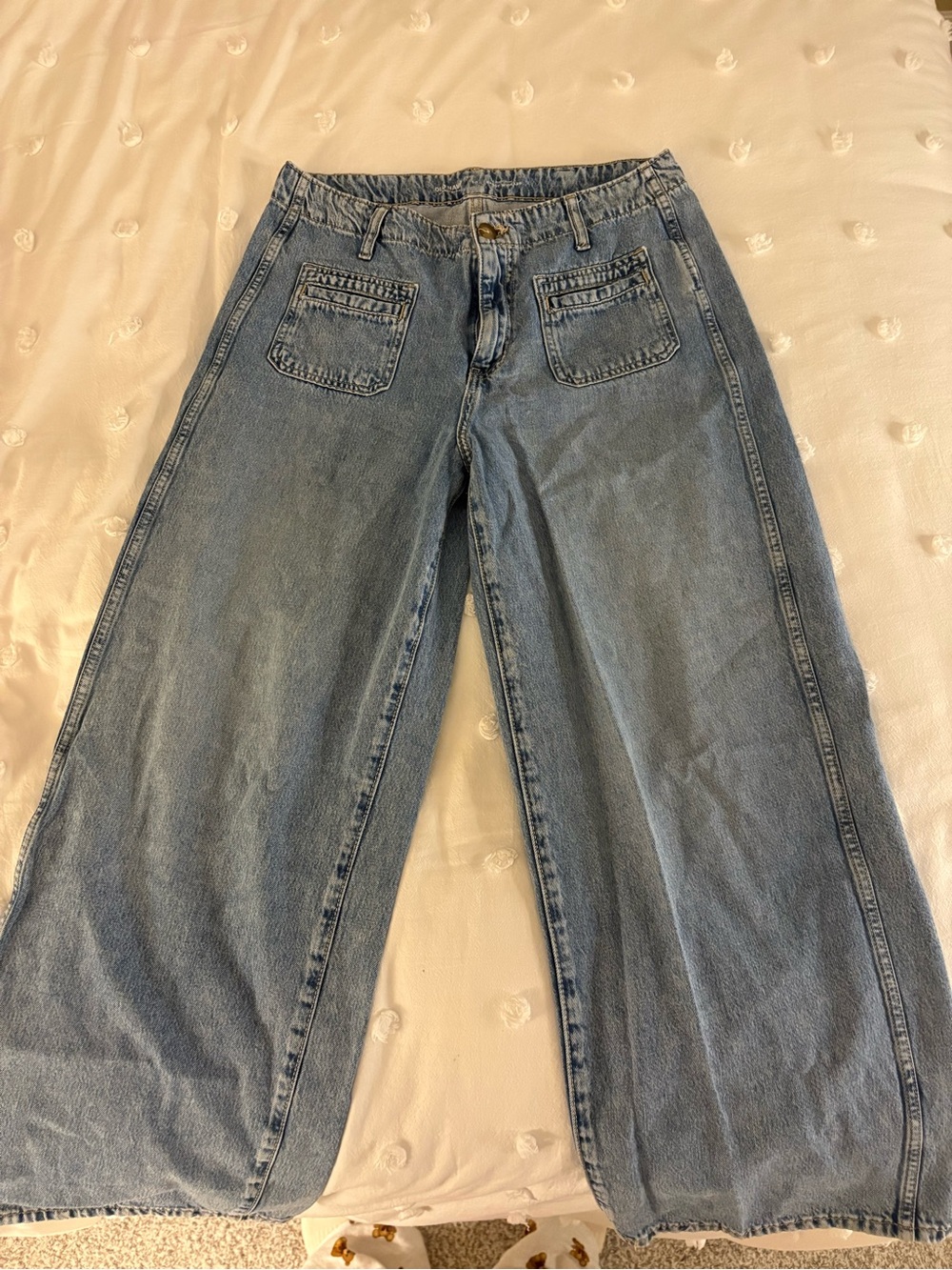 Old Navy Light Blue Wide-Leg Jeans with Front Patch Pockets